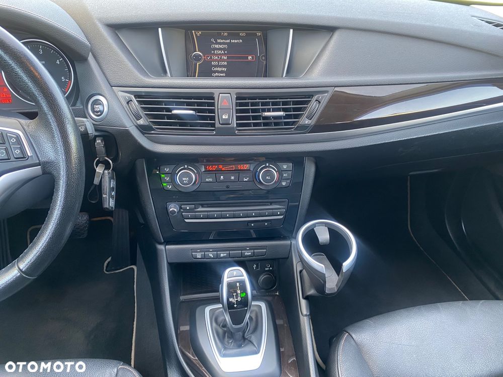 BMW X1 sDrive18d xLine - 25