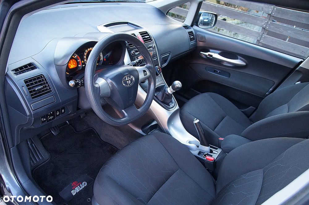 Toyota Auris 1.33 VVT-i - 10