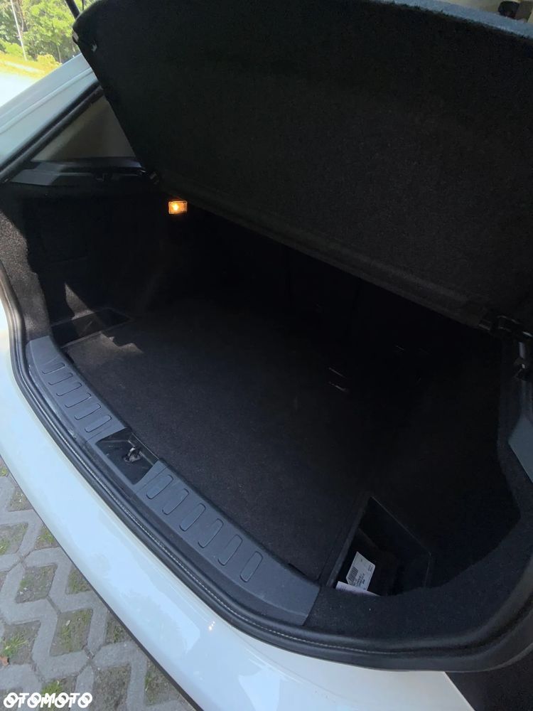 BMW X1 sDrive18d - 9