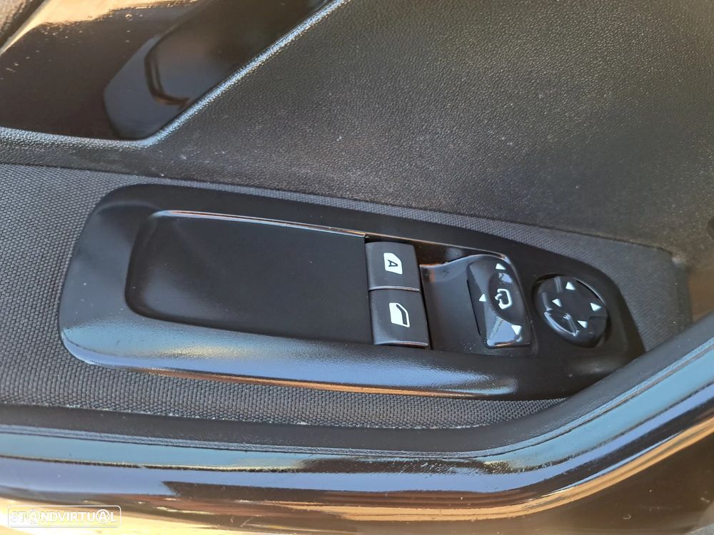 Peugeot 208 1.4 HDi SE Style - 14