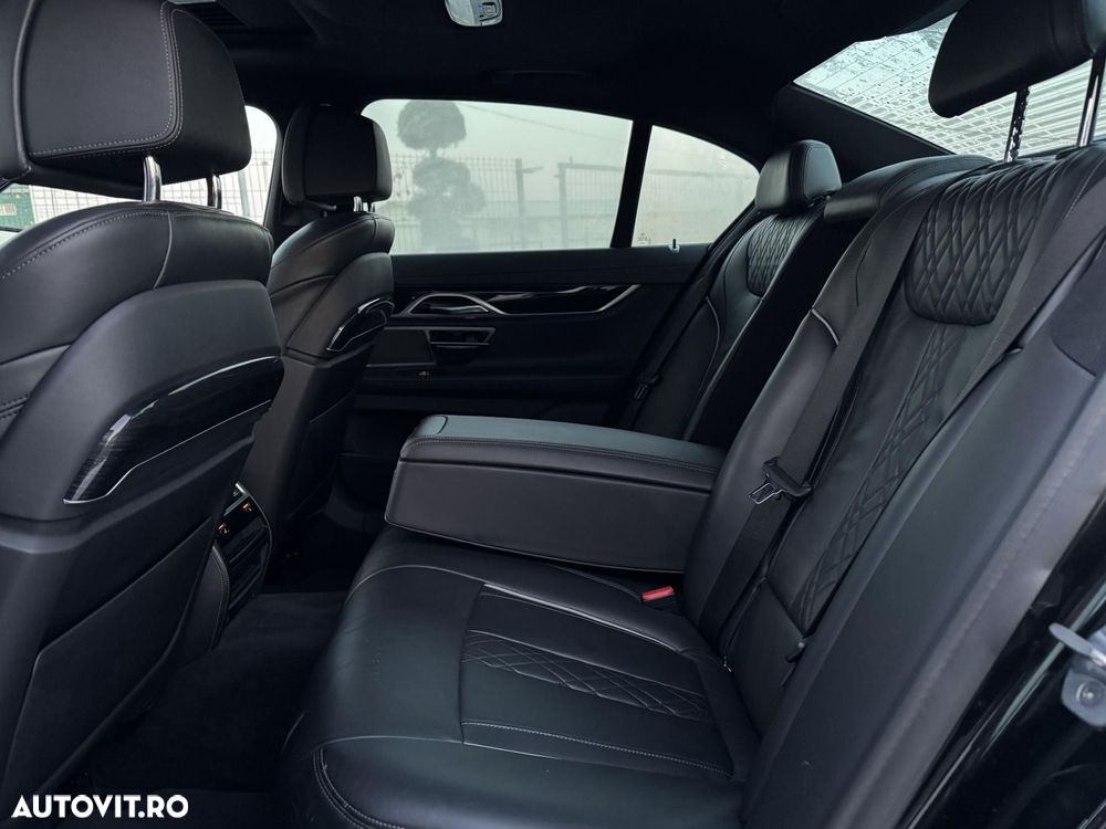 BMW Seria 7 740e iPerformance - 35