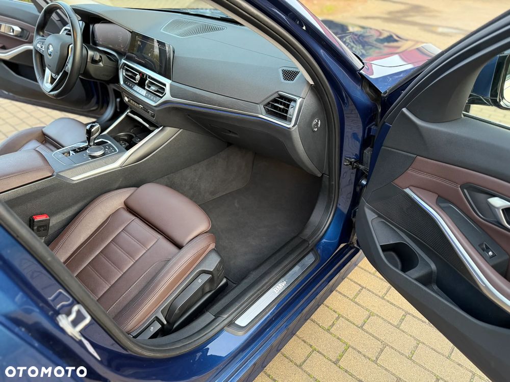 BMW Seria 3 320d xDrive Luxury Line sport - 19