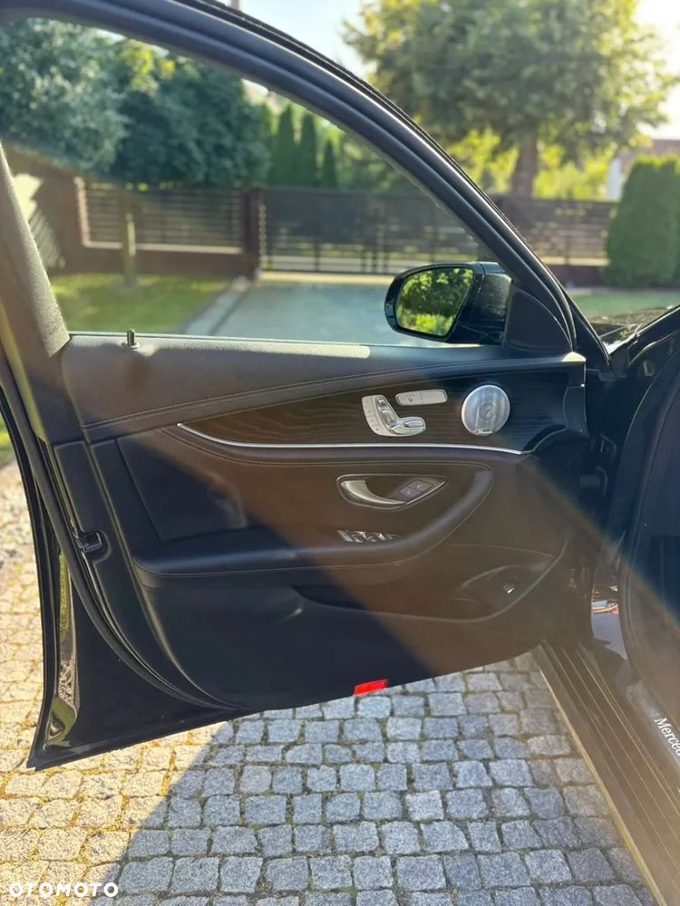 Mercedes-Benz Klasa E 300 de Business Edition - 16