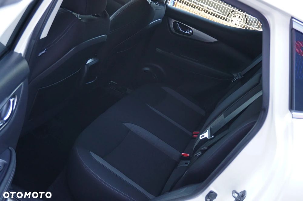 Nissan Qashqai 1.3 DIG-T N-Connecta - 27