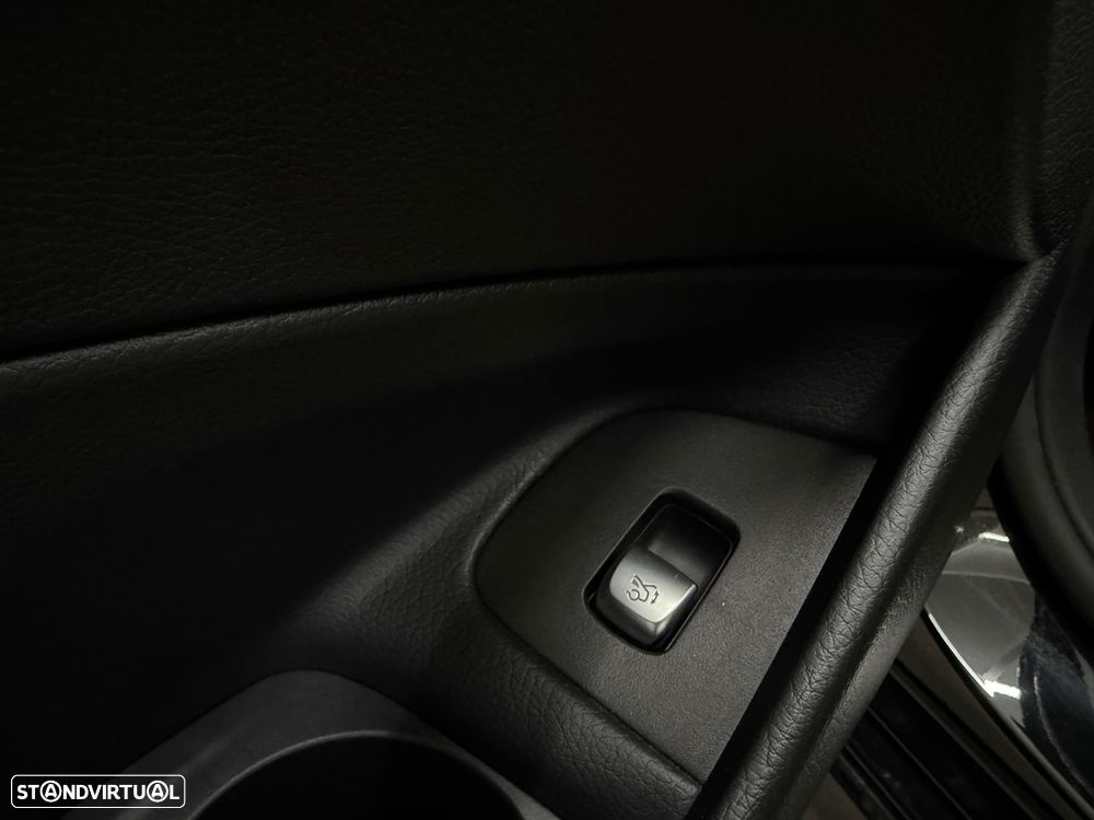 Mercedes-Benz E 300 de AMG Line - 36