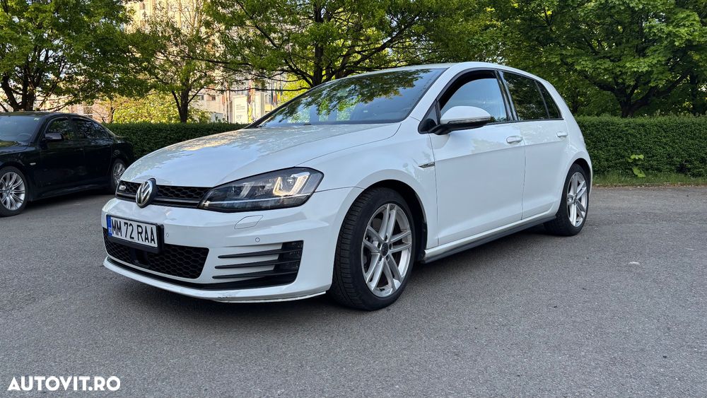 Volkswagen Golf - 8