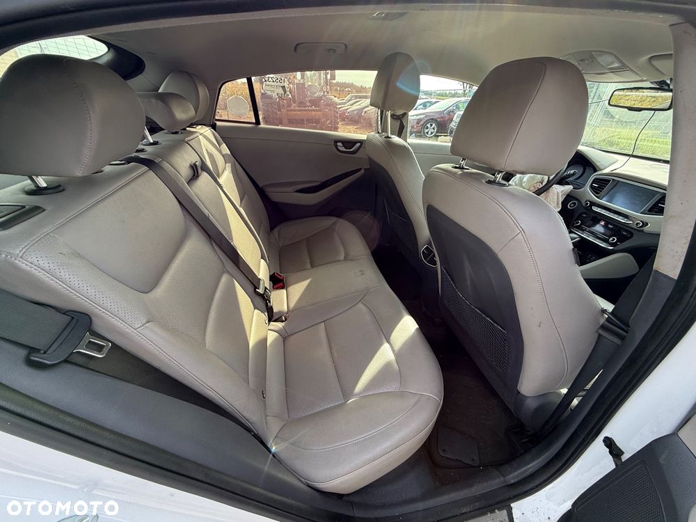 Hyundai IONIQ - 17