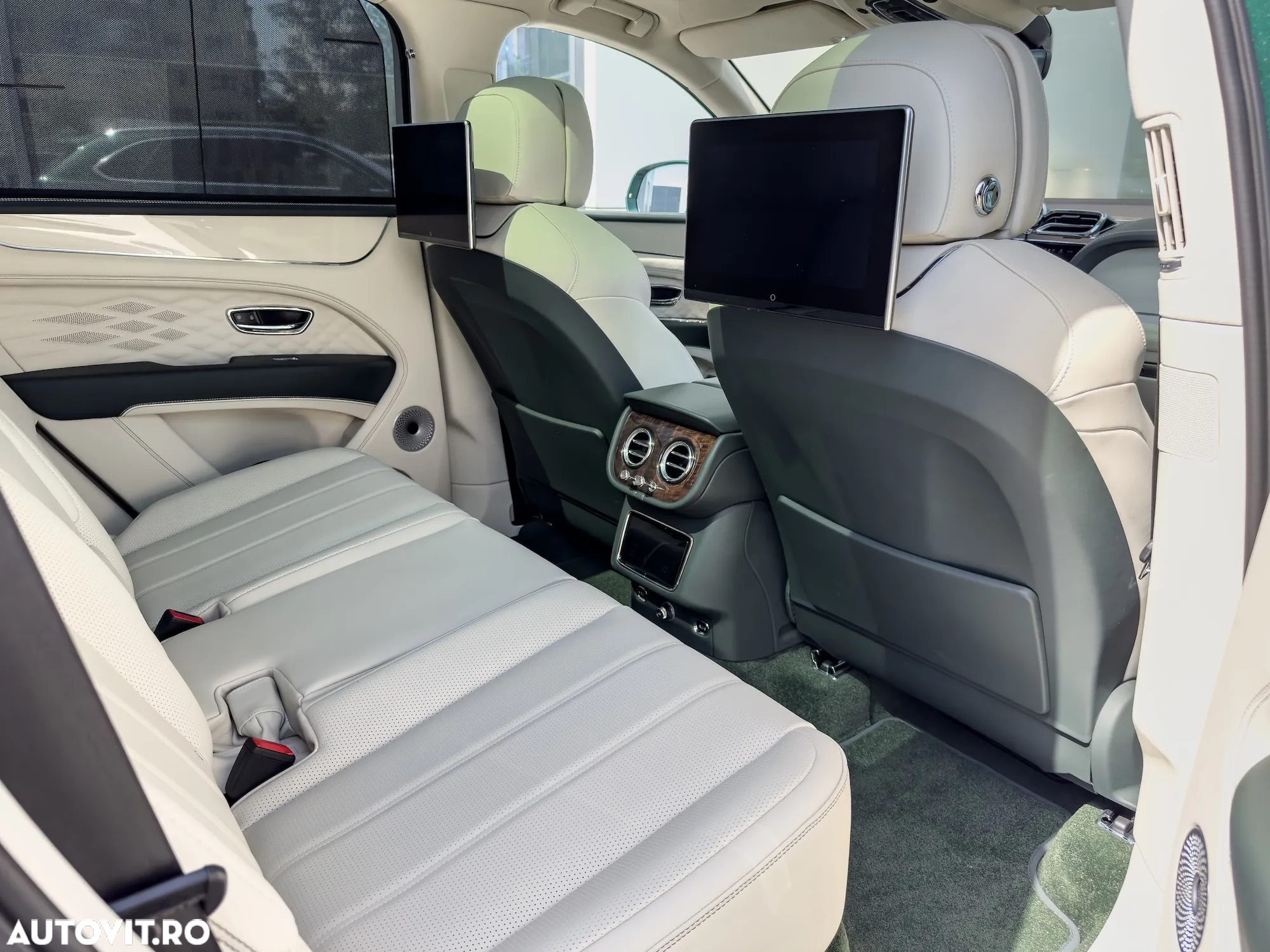 Bentley Bentayga - 12