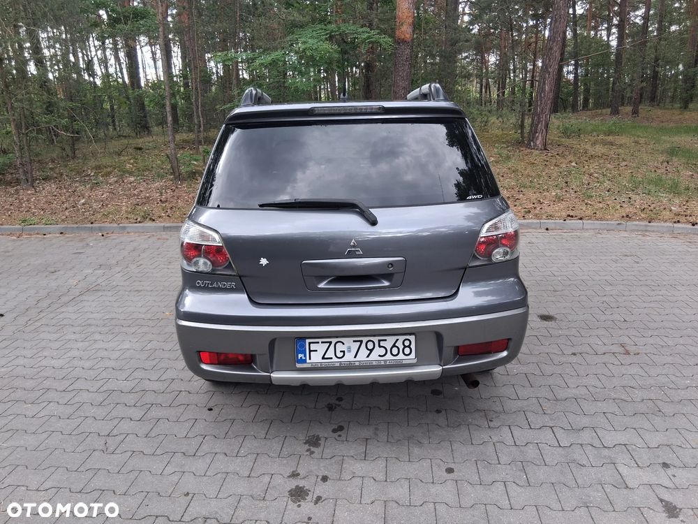 Mitsubishi Outlander 2.4 4WD Intense - 2