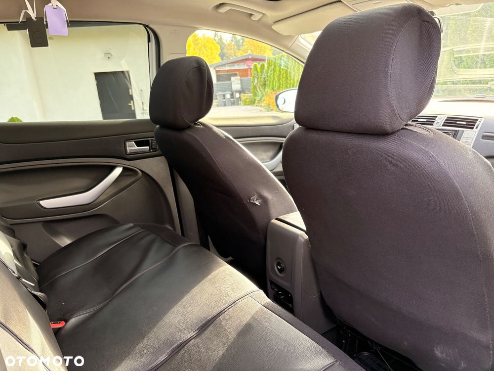 Ford Kuga 2.0 TDCi 2x4 Titanium - 23