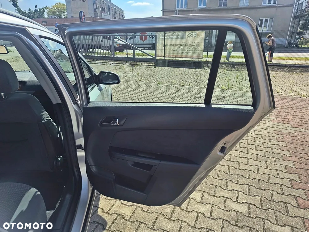 Opel Astra 1.6 Enjoy - 26