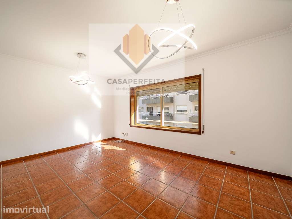 T2 de 2 Frentes Totalmente Renovado com Lugar de Garagem - Centro d... - Grande imagem: 3/31
