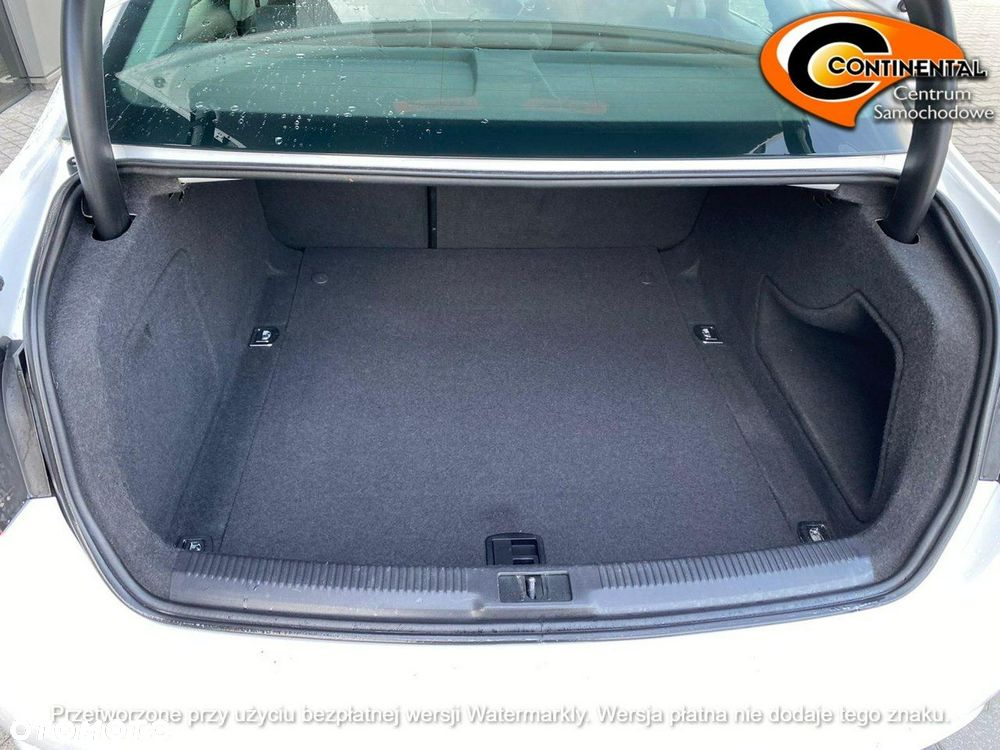 Audi A4 Limousine - 13