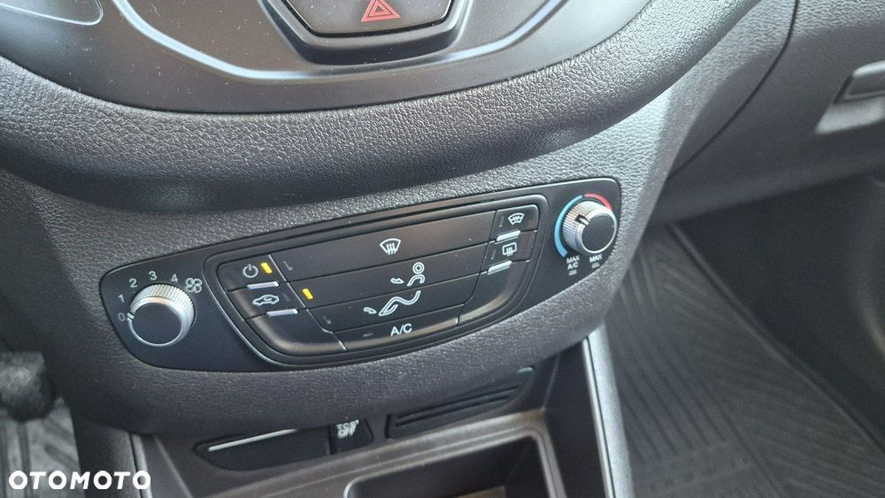 Ford Transit Courier - 14