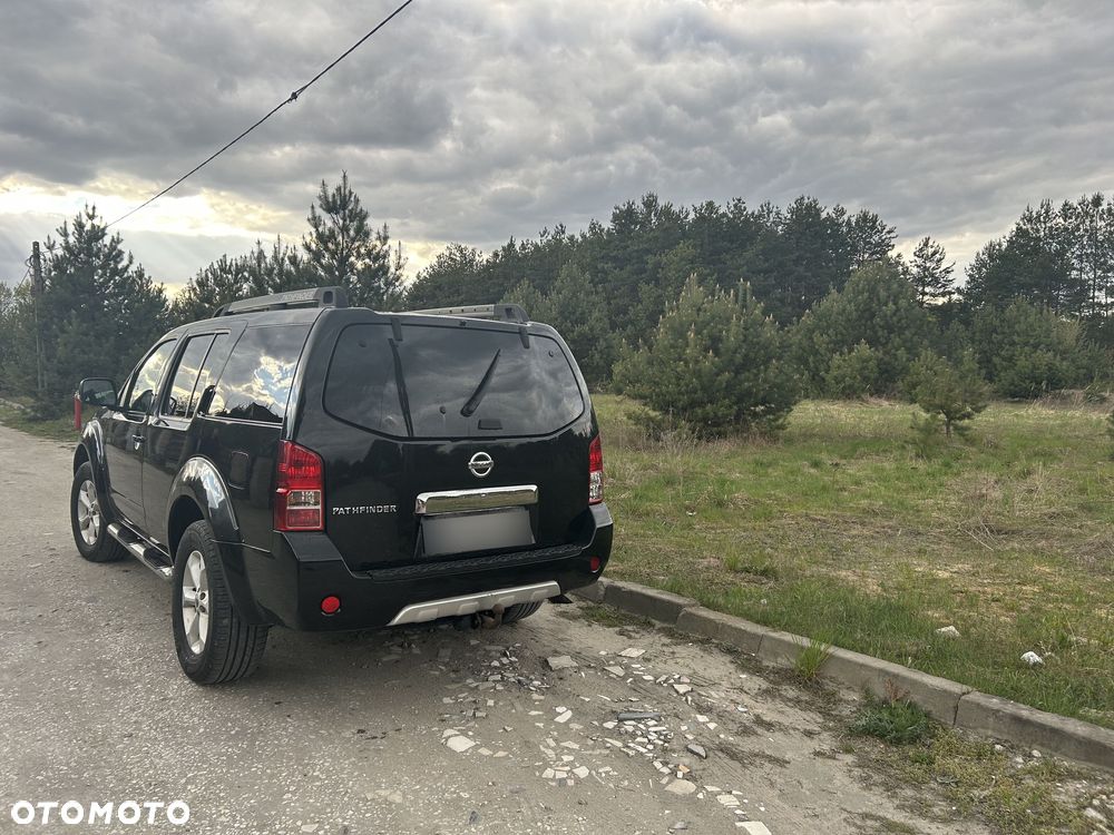 Nissan Pathfinder 2.5 D XE - 10