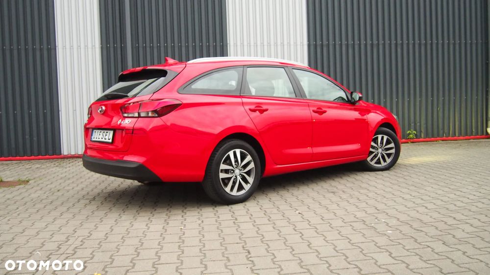 Hyundai i30 Fastback 1.6 CRDI Premium DCT - 13