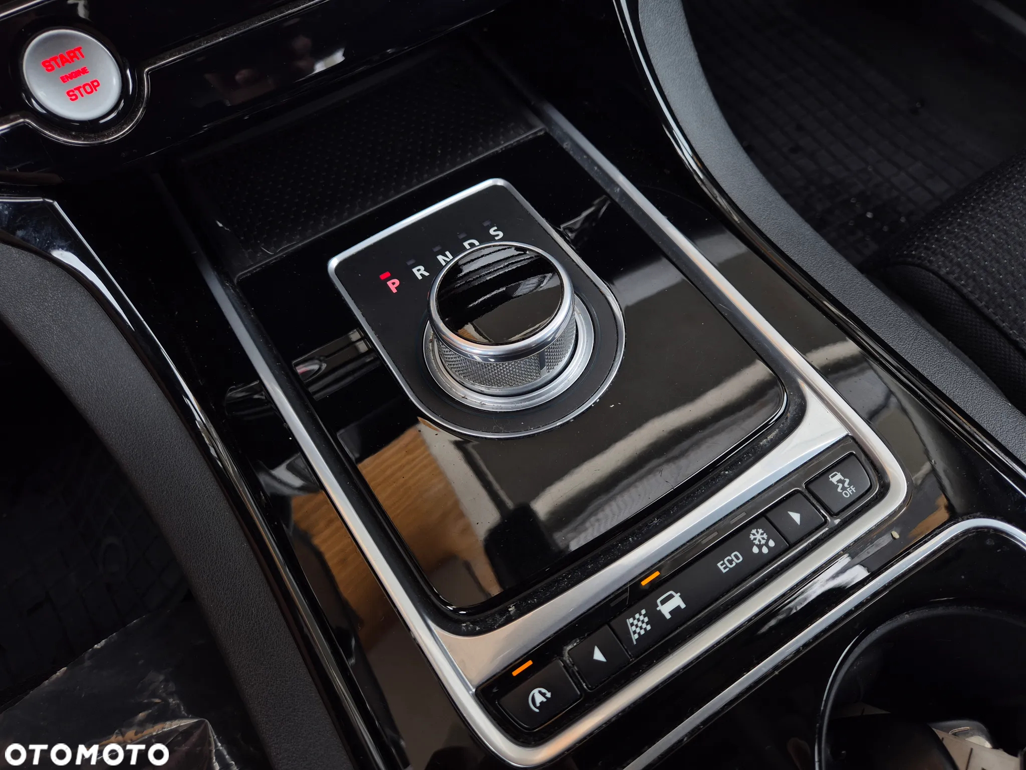 Jaguar XE 2.0 D Pure - 12