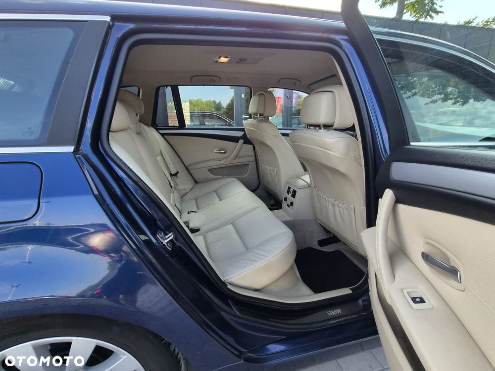 BMW Seria 5 520i - 24