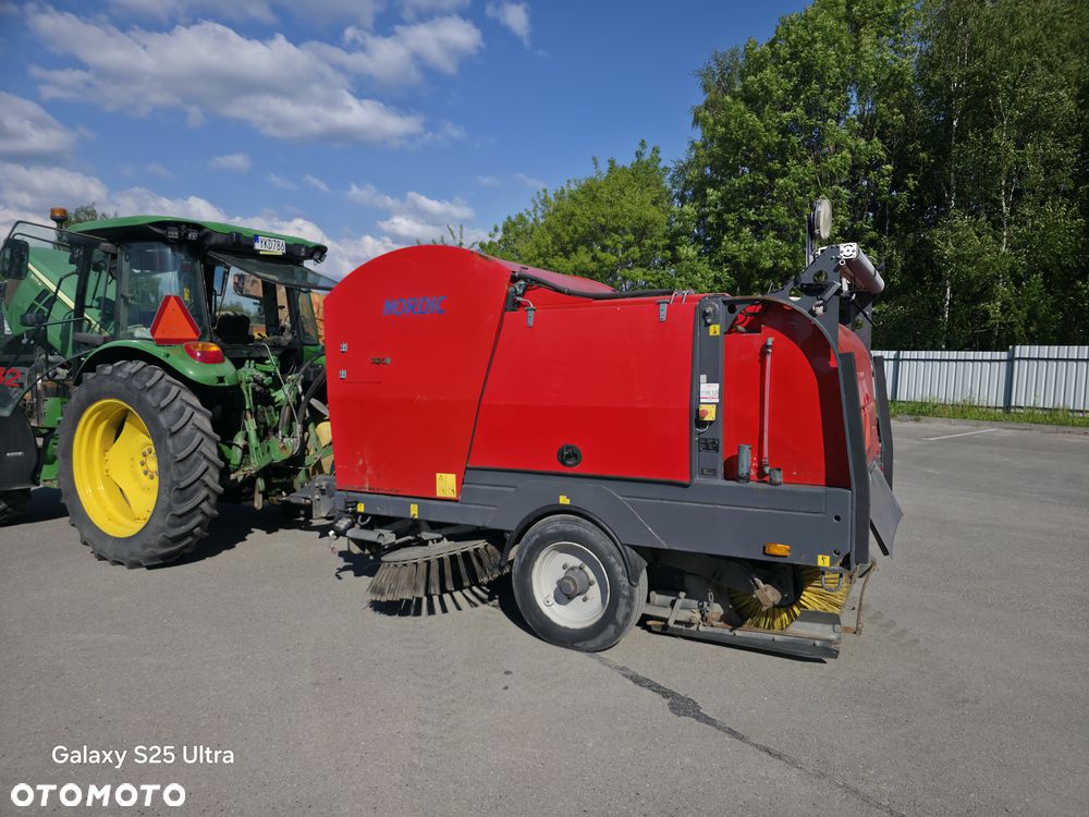 John Deere 5075M - 11