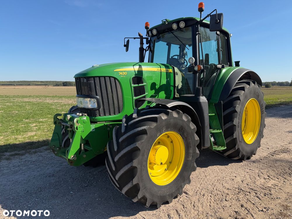 John Deere 7430