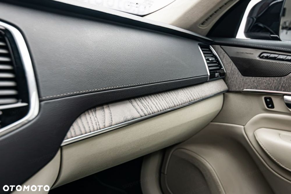 Volvo XC 90 - 32