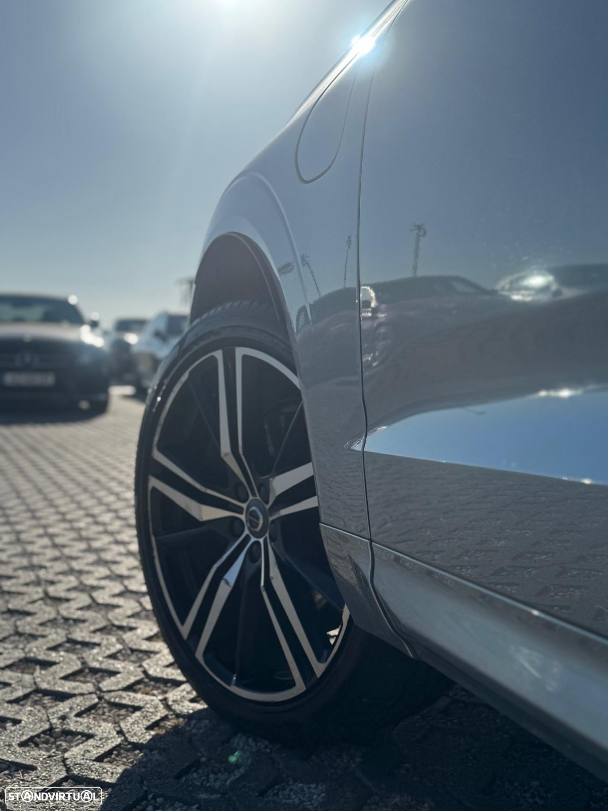 Volvo XC 60 2.0 T8 PHEV R-Design AWD - 13