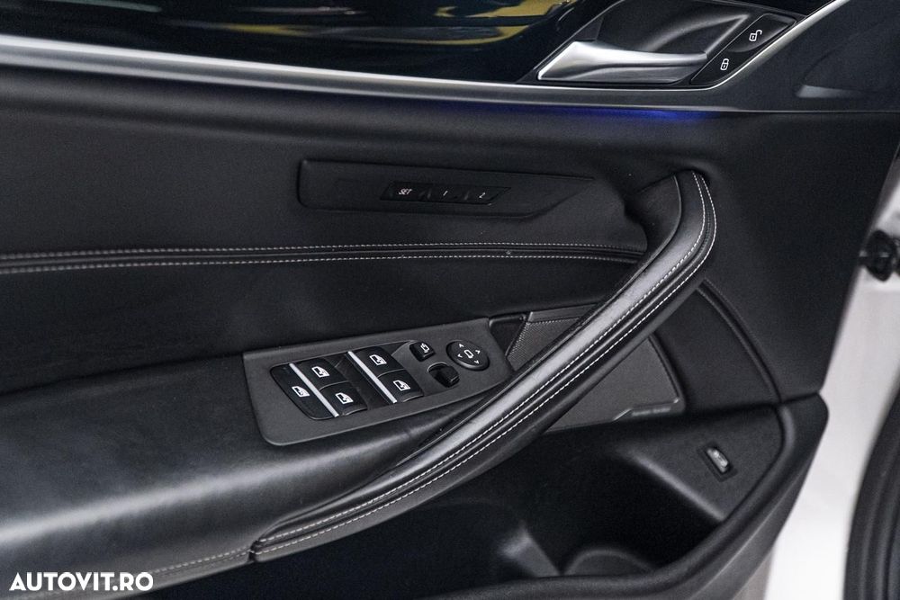 BMW Seria 5 530i Aut. Sport Line - 30