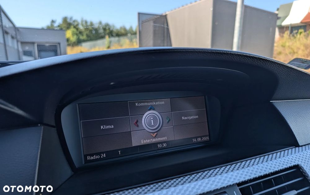 BMW Seria 5 545i - 28