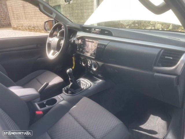 Toyota Hilux 2.4 D-4D 4WD CD CM - 8