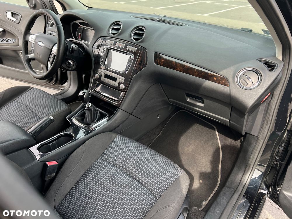 Ford Mondeo 2.5 Ghia - 16