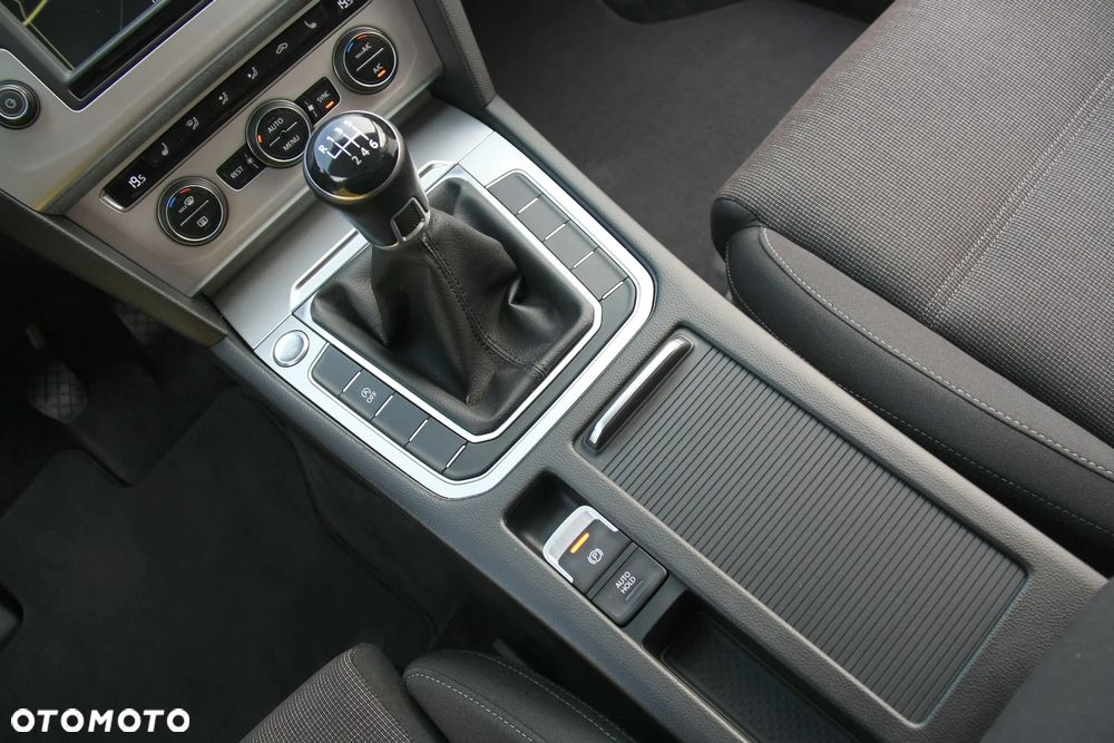 Volkswagen Passat 2.0 TDI BMT Comfortline - 27