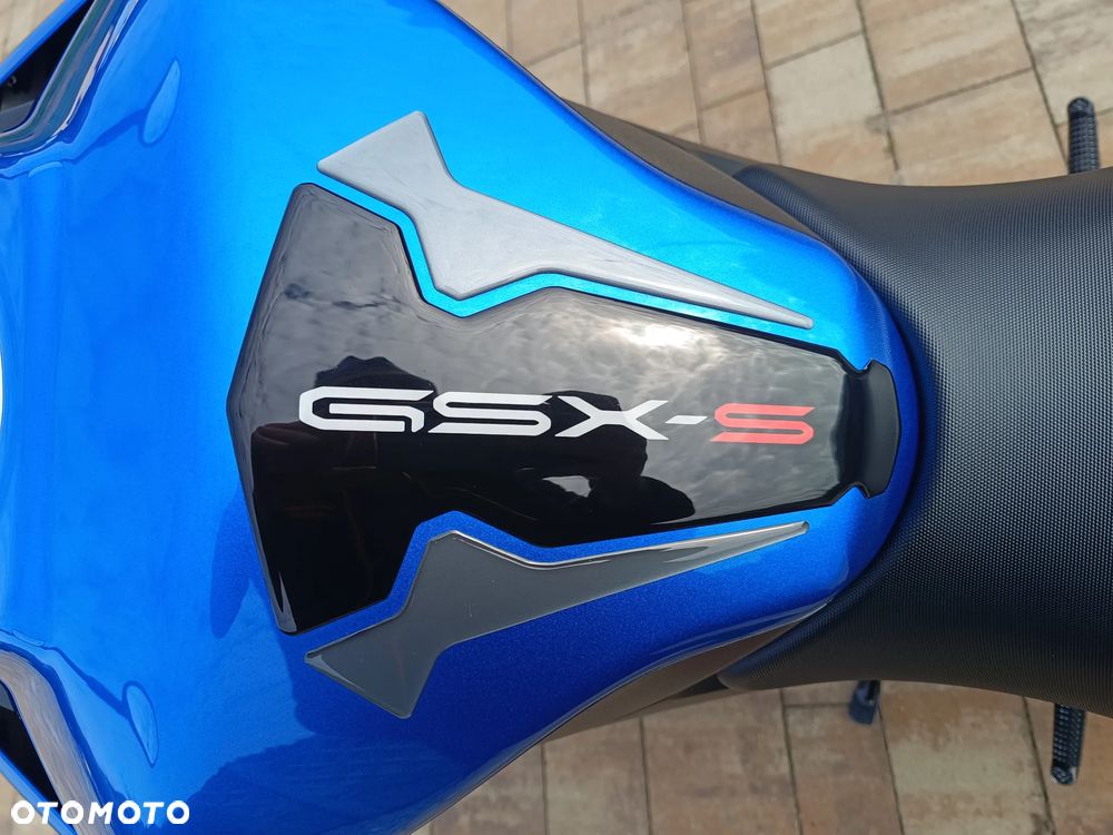 Suzuki GSX 1000 - 21