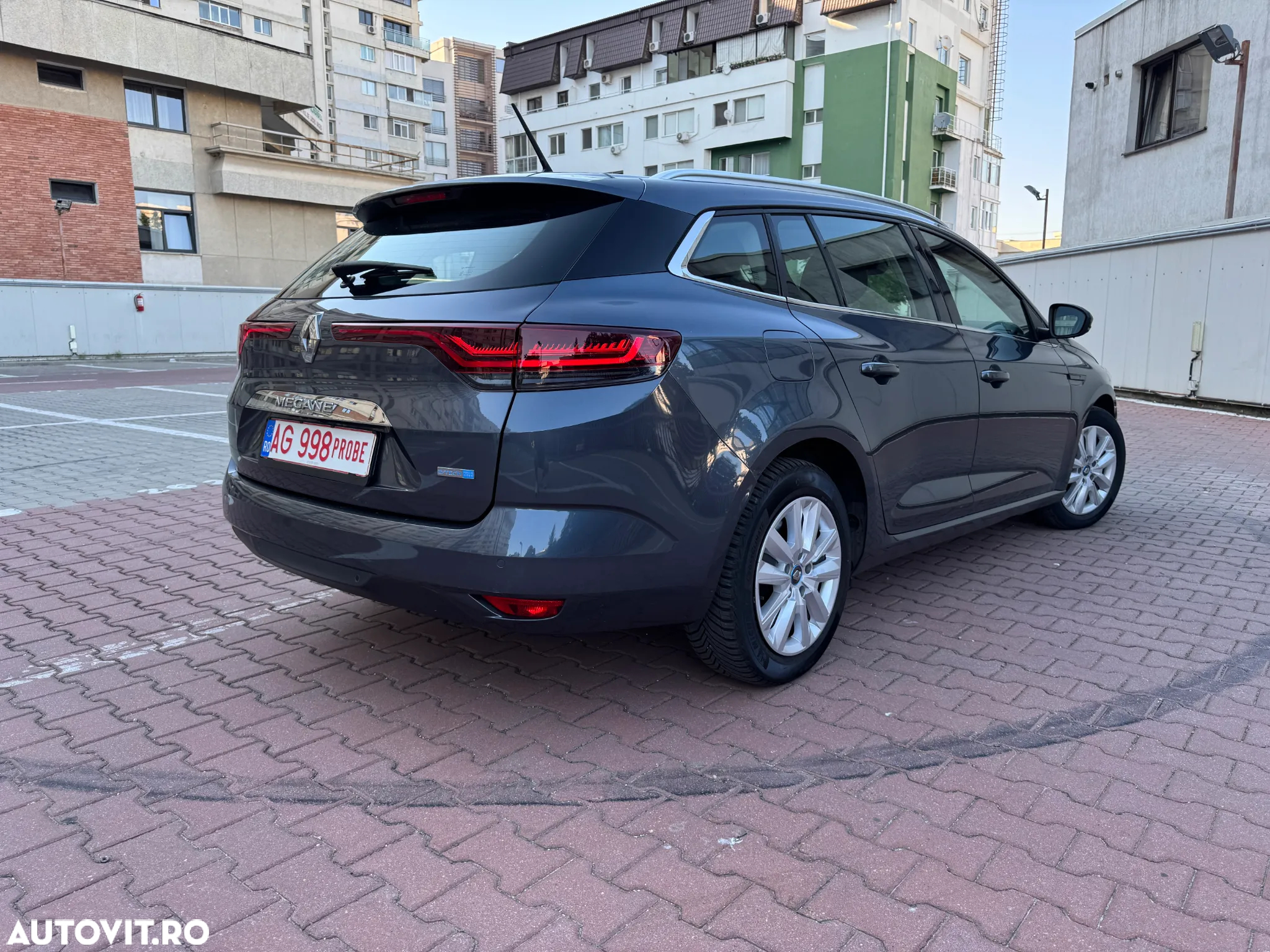 Renault Megane Grandtour E-TECH Plug-in 160 BUSINESS EDITION - 34
