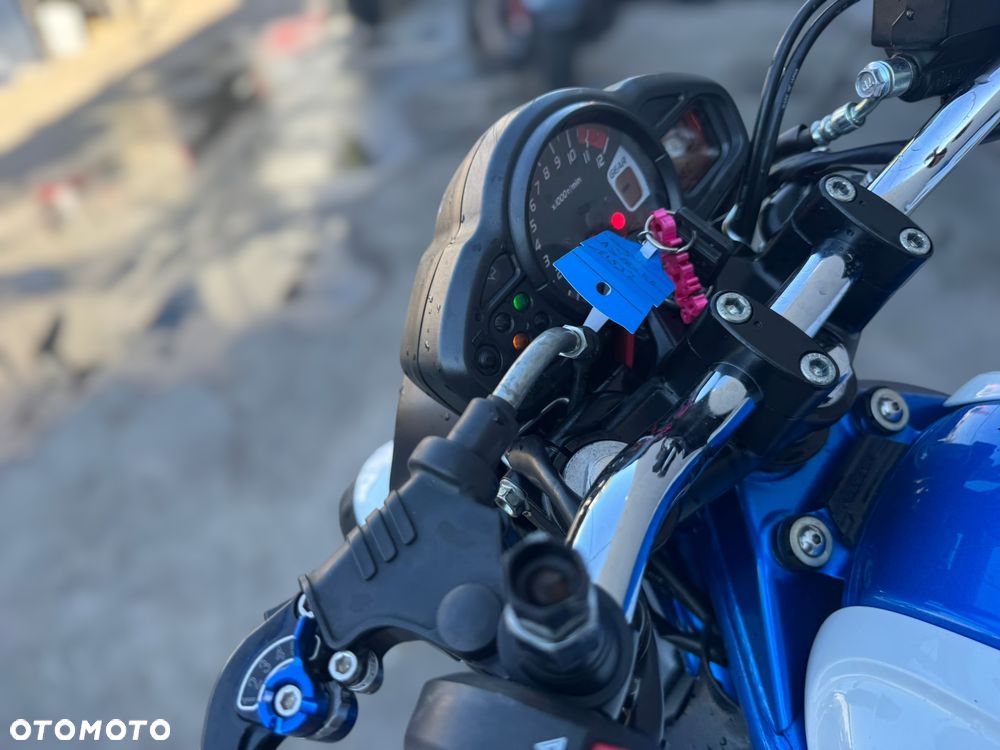 Suzuki Gladius - 20
