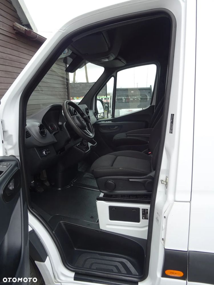 Mercedes-Benz SPRINTER - 13