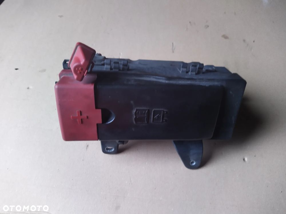 Skrzynka bezpieczników jaguar xe x 760 2.0 d