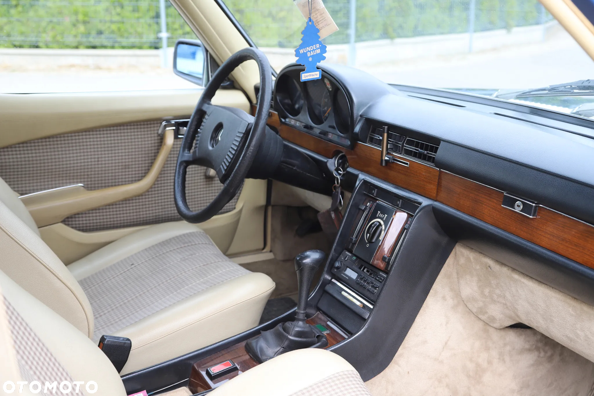 Mercedes-Benz 280 - 16
