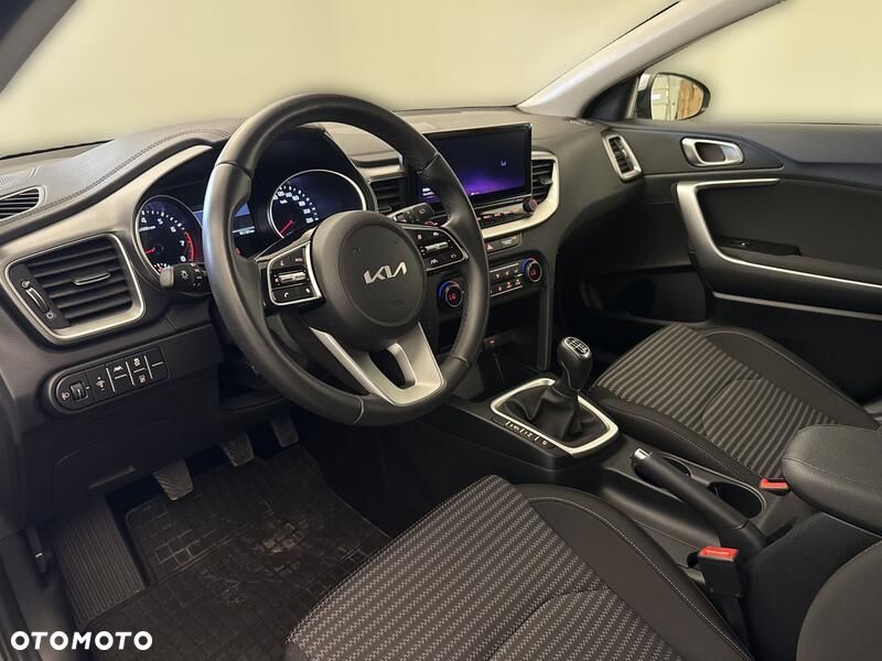 Kia Ceed 1.5 T-GDI M - 11