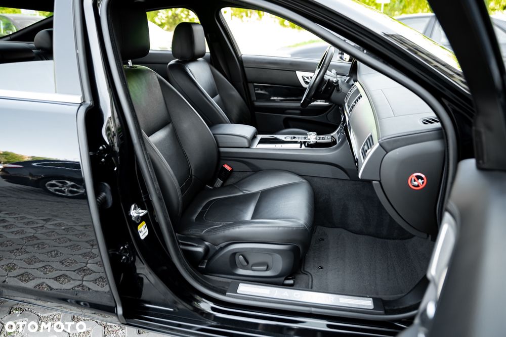 Jaguar XF 2.0 T Premium Luxury - 25