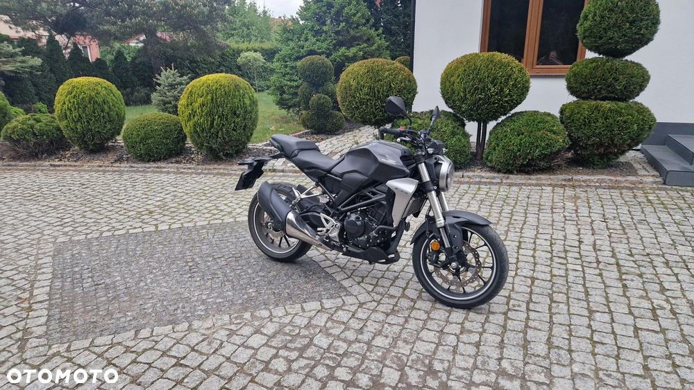 Honda CB - 1