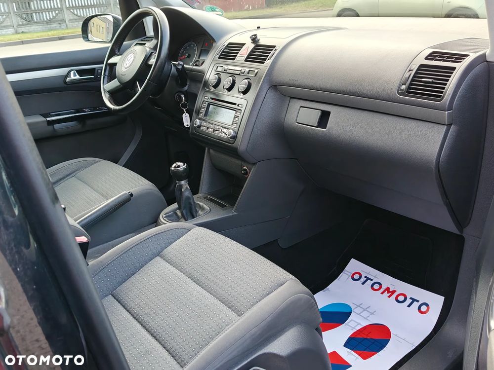 Volkswagen Touran 2.0 FSI Highline - 6