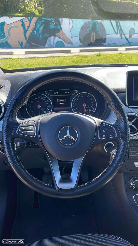 Mercedes-Benz B 180 Standard - 11