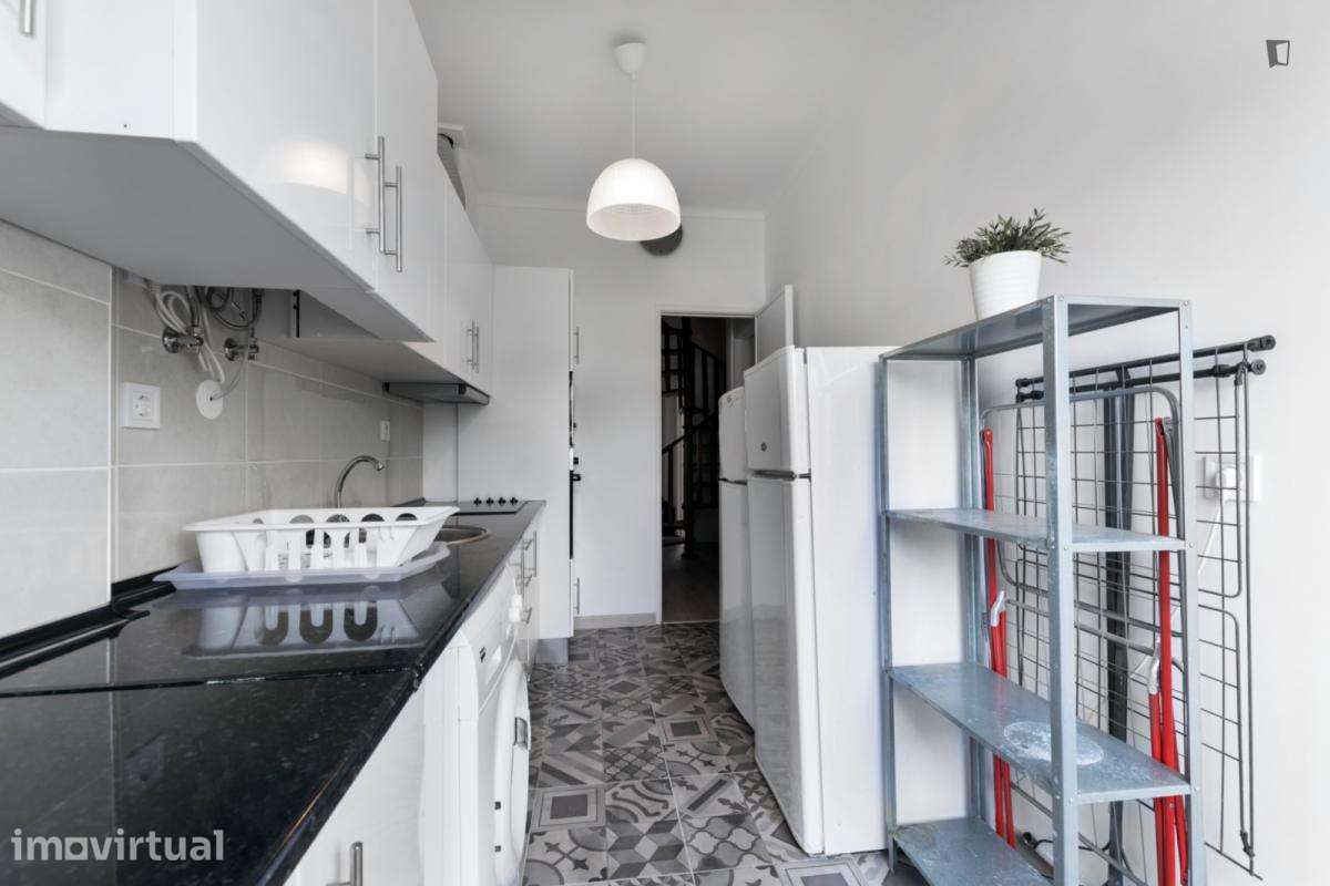 Quarto - localizado em Amadora Lisbon - Grande imagem: 5/15