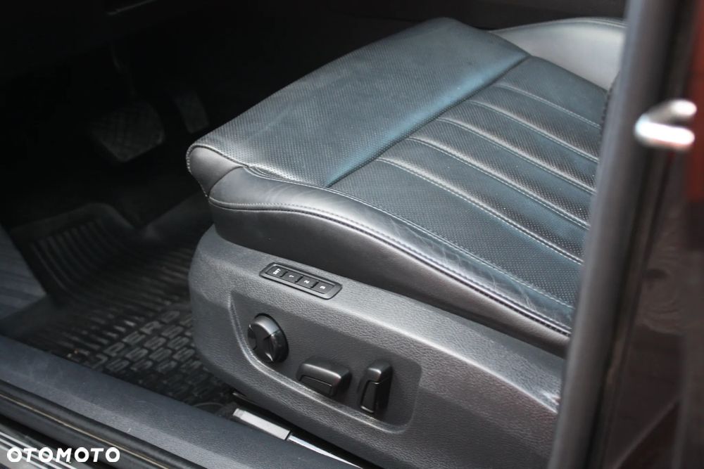 Skoda Superb 2.0 TDI 4x4 L&K DSG - 25
