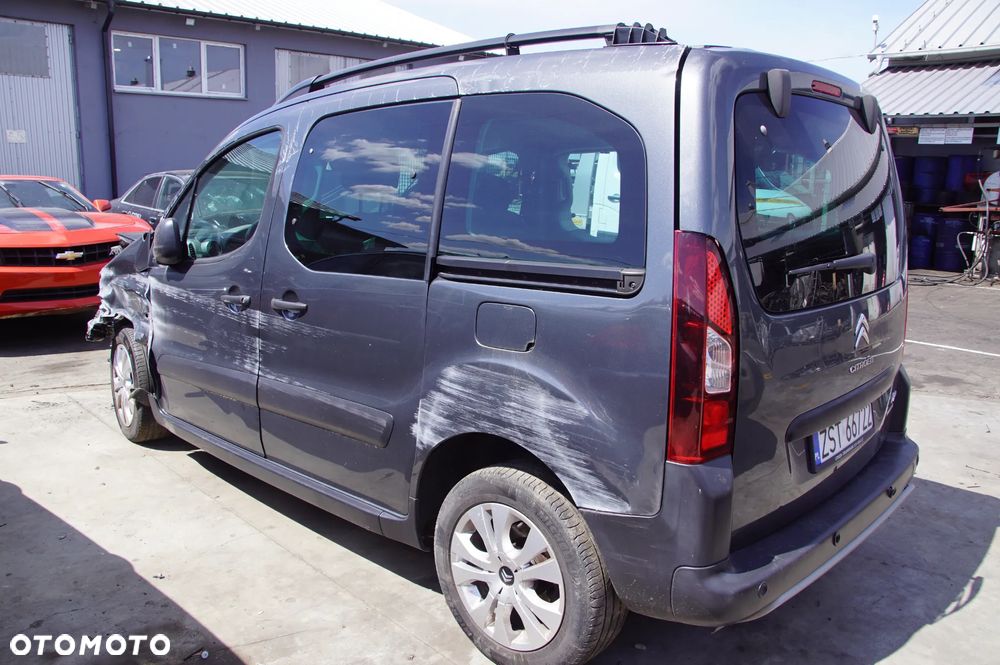 Pojazd na części Citroen 692324777 berlingo 1.6 hdi DV6FC 120km 2018 skrzynia 6 biegowa kolor KTP SHARK GREY PAINT szyba komputer maglownica drzwi klapa deska poduszka maglownica rozrusznik alternator sprężarka skup aut złomwanie szrot kasacja - 2