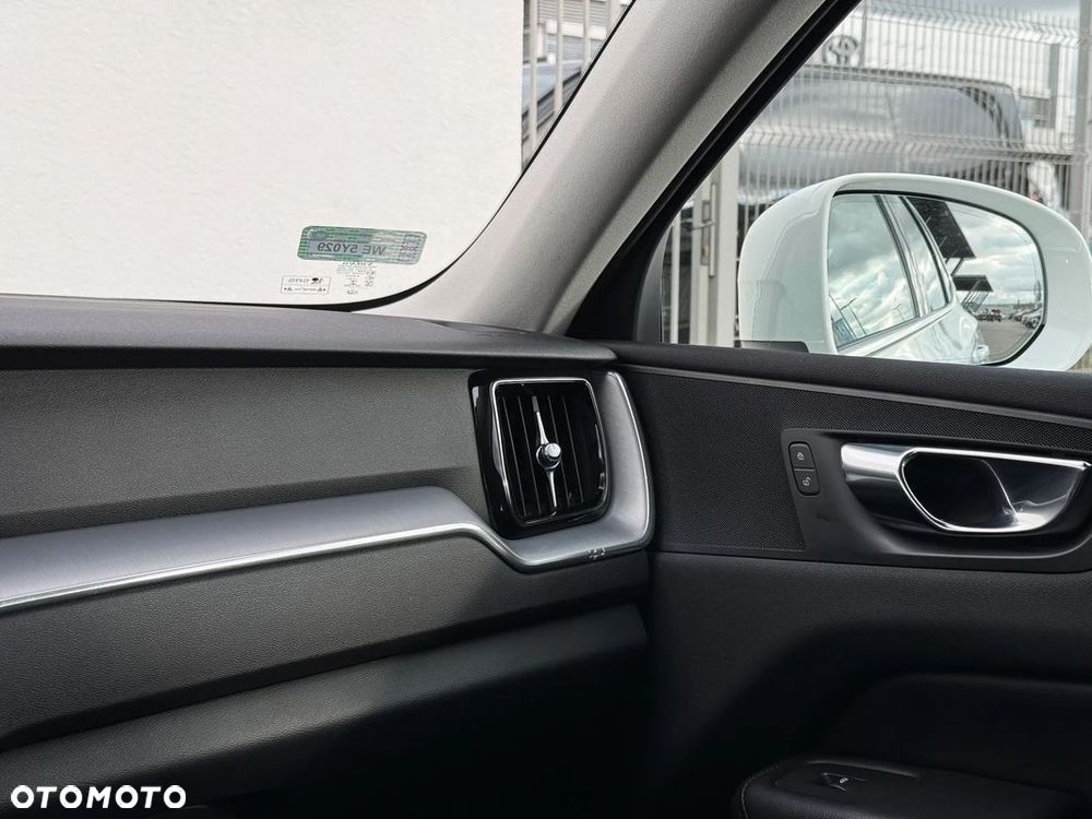 Volvo XC 60 B4 B Momentum Pro - 12