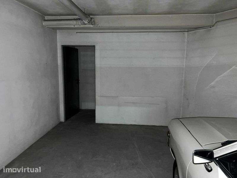Garagem box fechada – 40,5 m² – junto ao Colégio dos Carvalhos - Grande imagem: 3/12