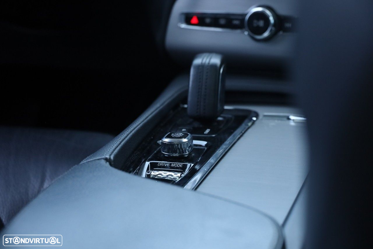 Volvo XC 90 2.0 T8 PHEV Momentum Plus AWD - 22