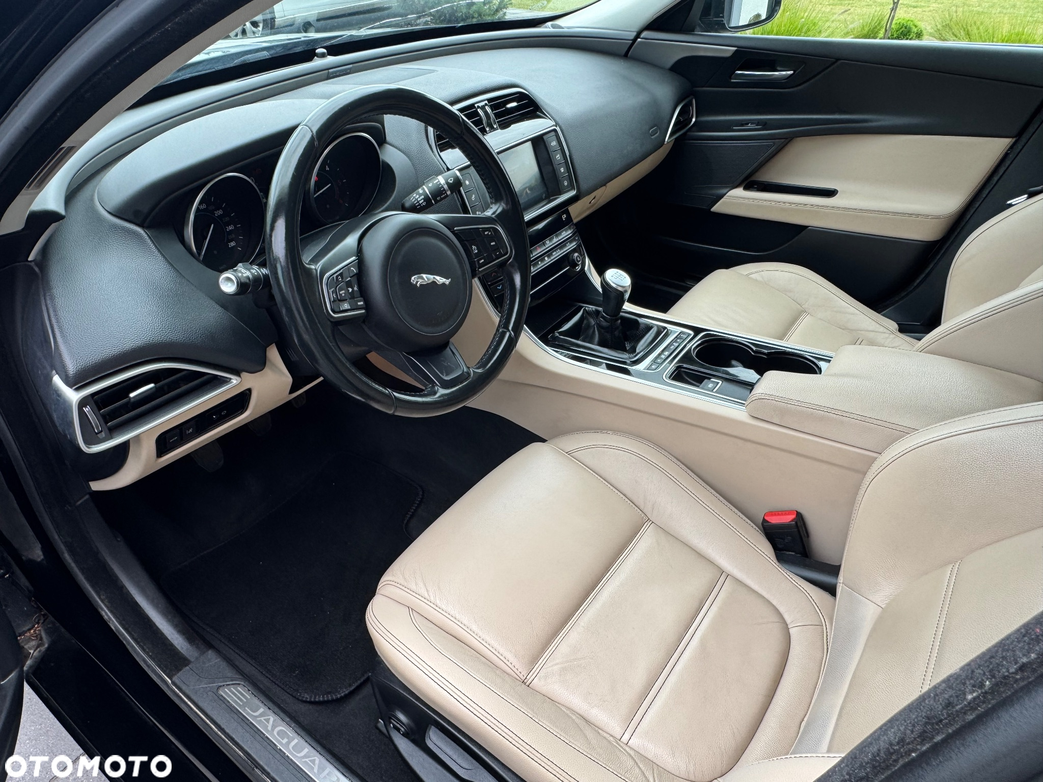 Jaguar XE 2.0 D Prestige - 14