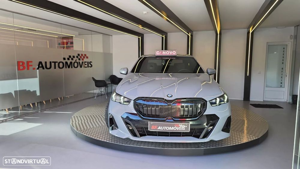 BMW 520 d Pack Desportivo M - 12